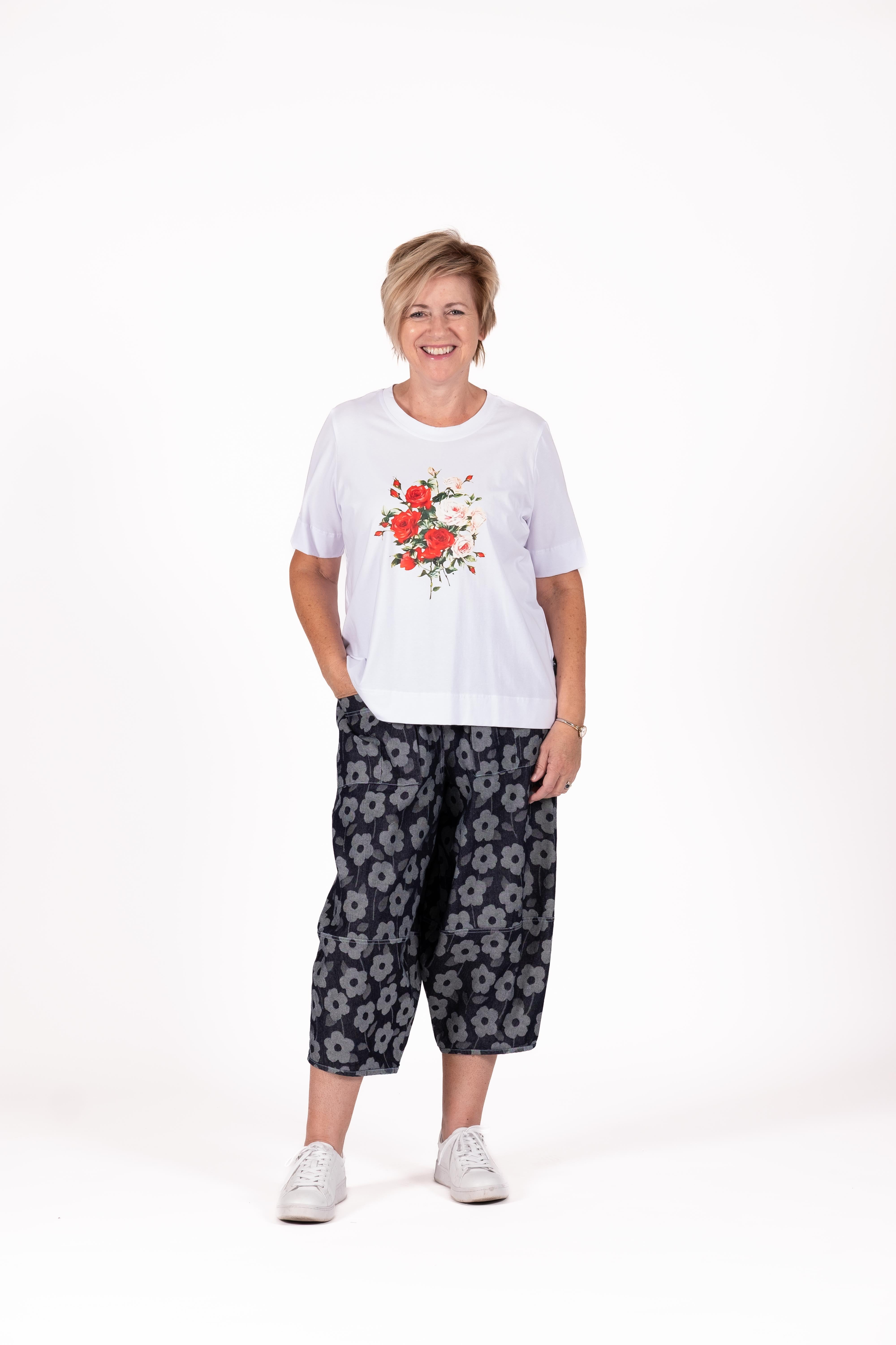 Basic Tee White Roses