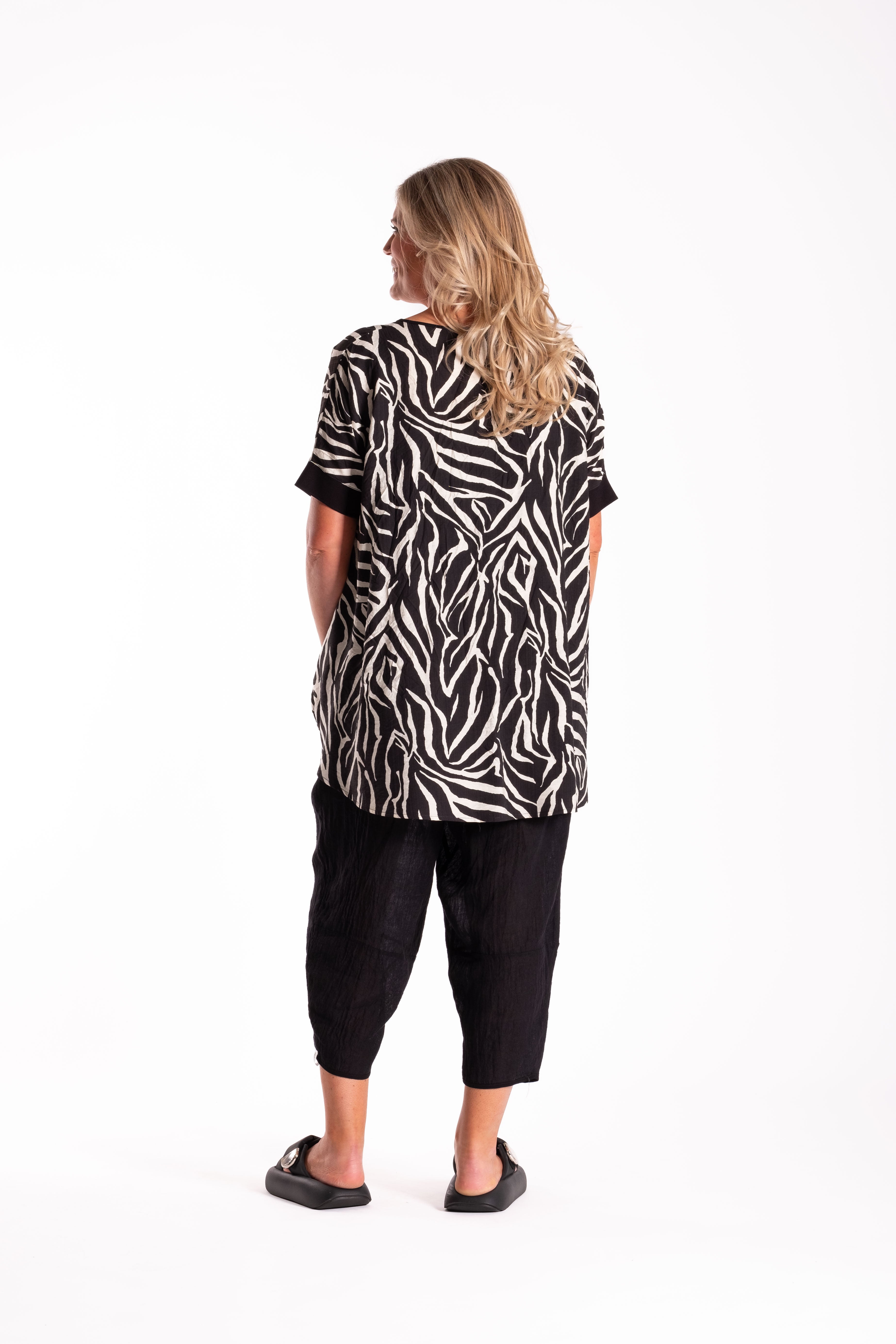 Leese Top Black Tiger