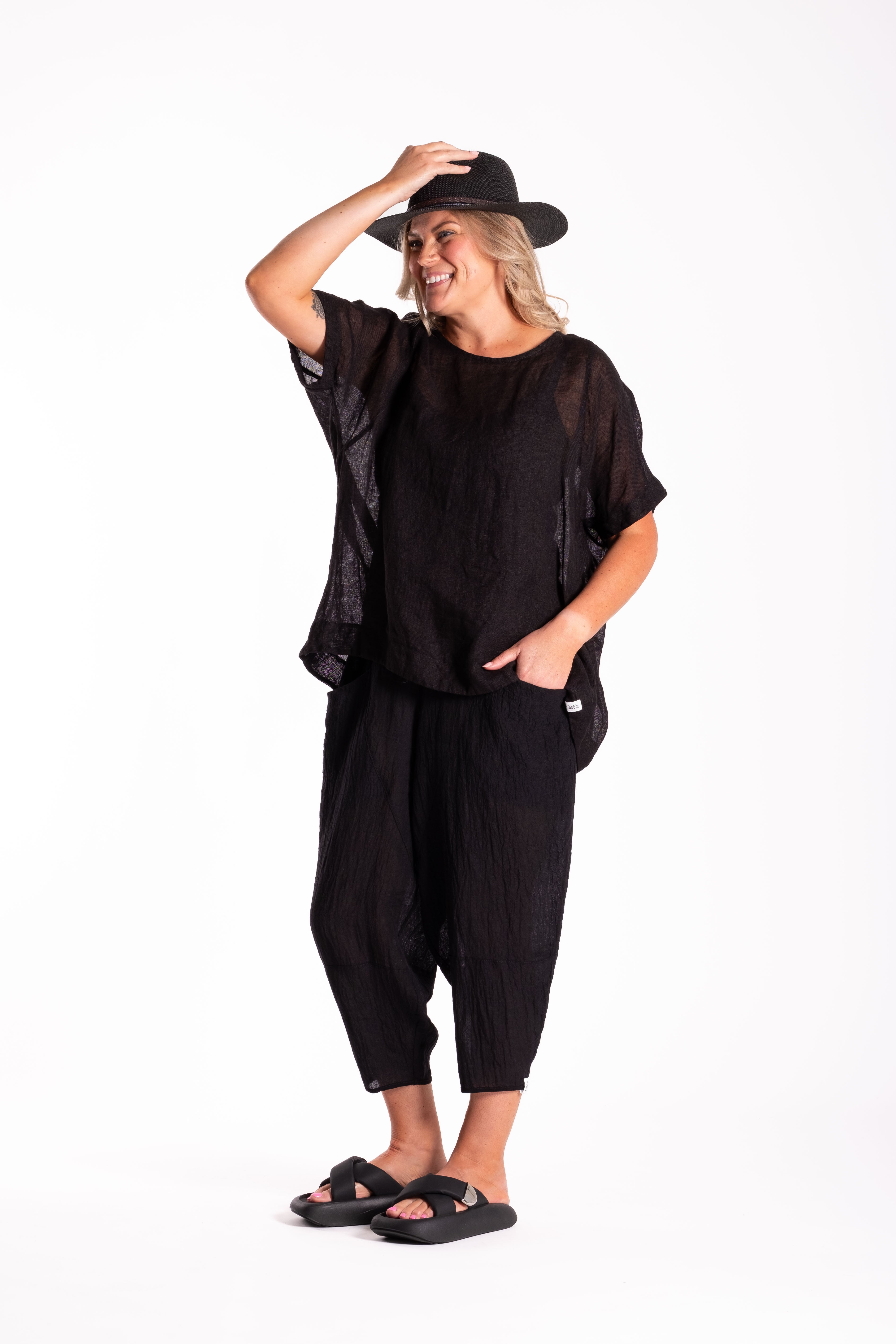 Magnolia Top Black Linen