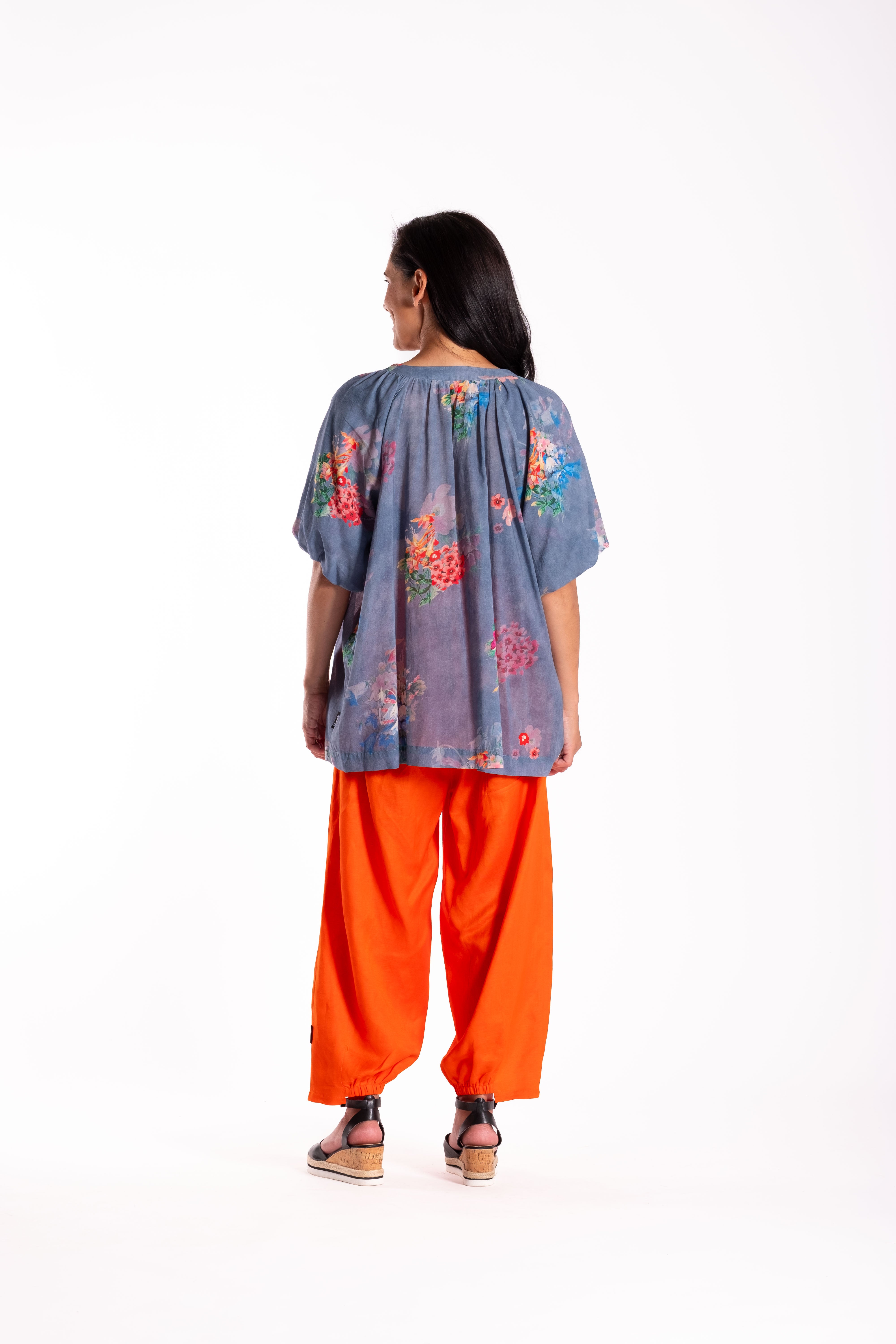 Julie Top Moody Blooms