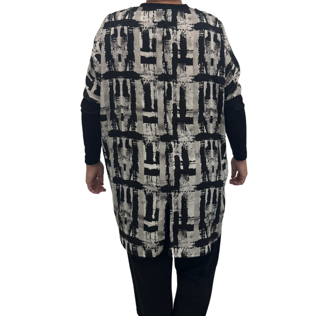 Relaxed Top Black/White Abstract