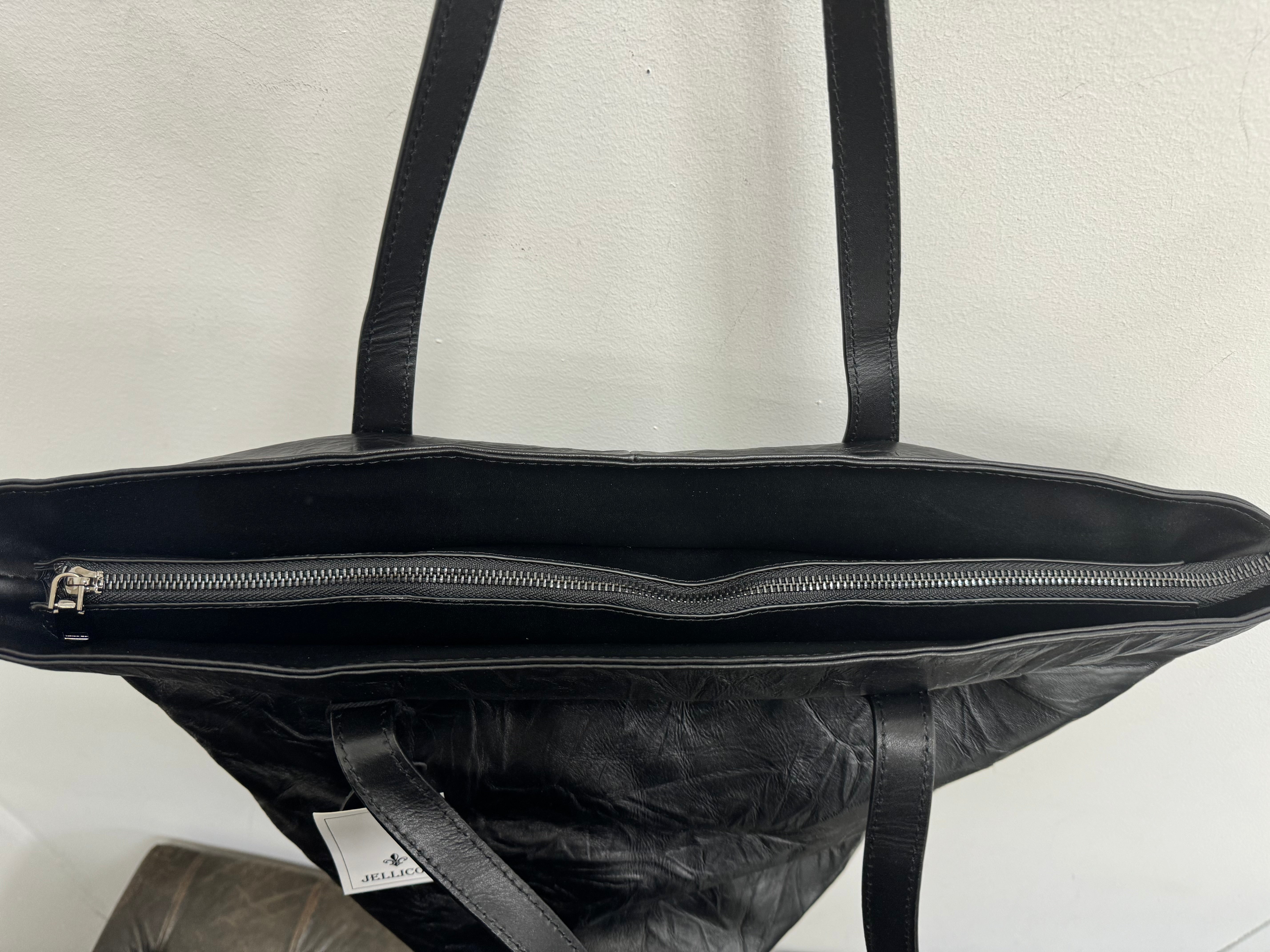 Round Bottom Bucket Bag Black