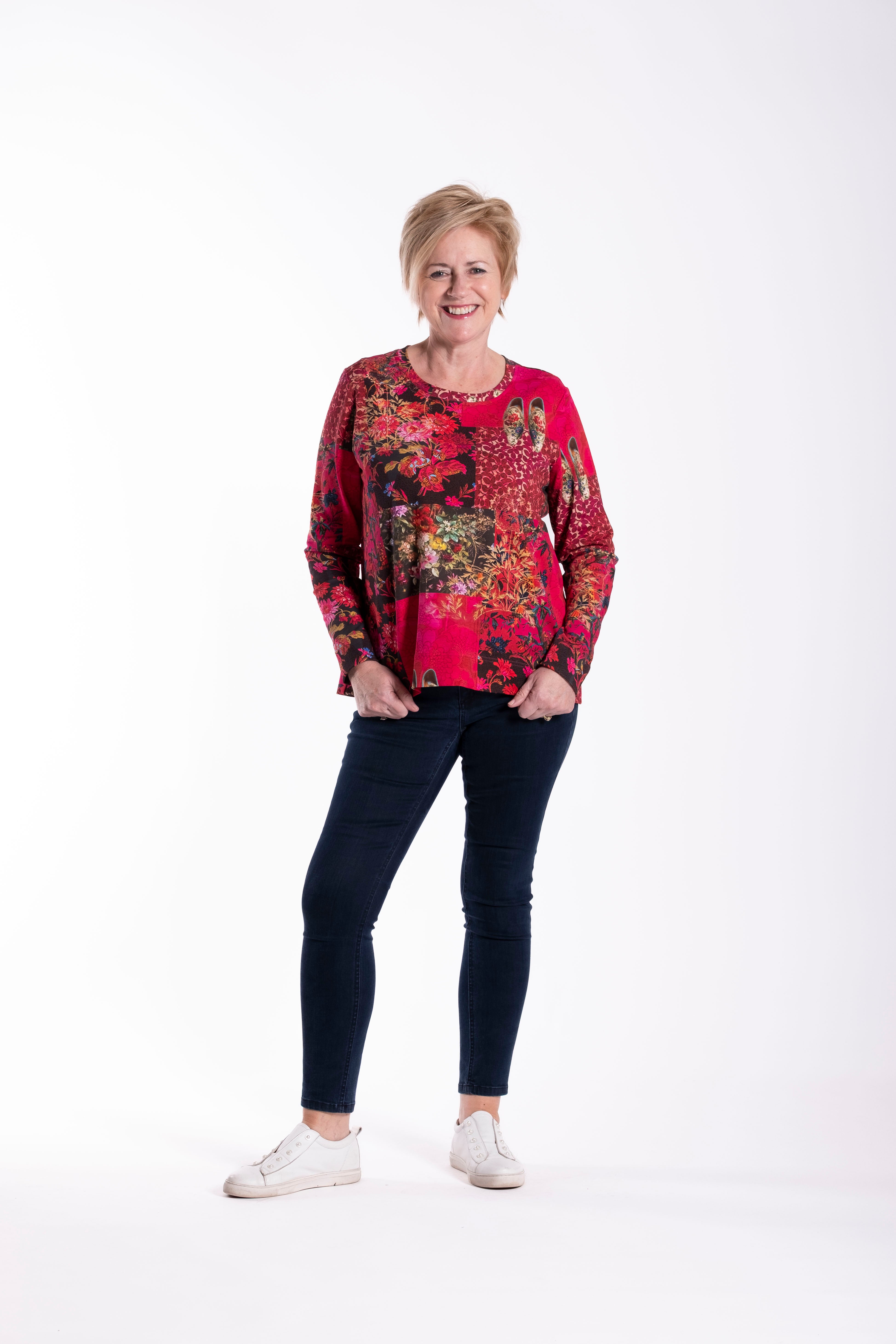 Basic Tee She Walks In Colour