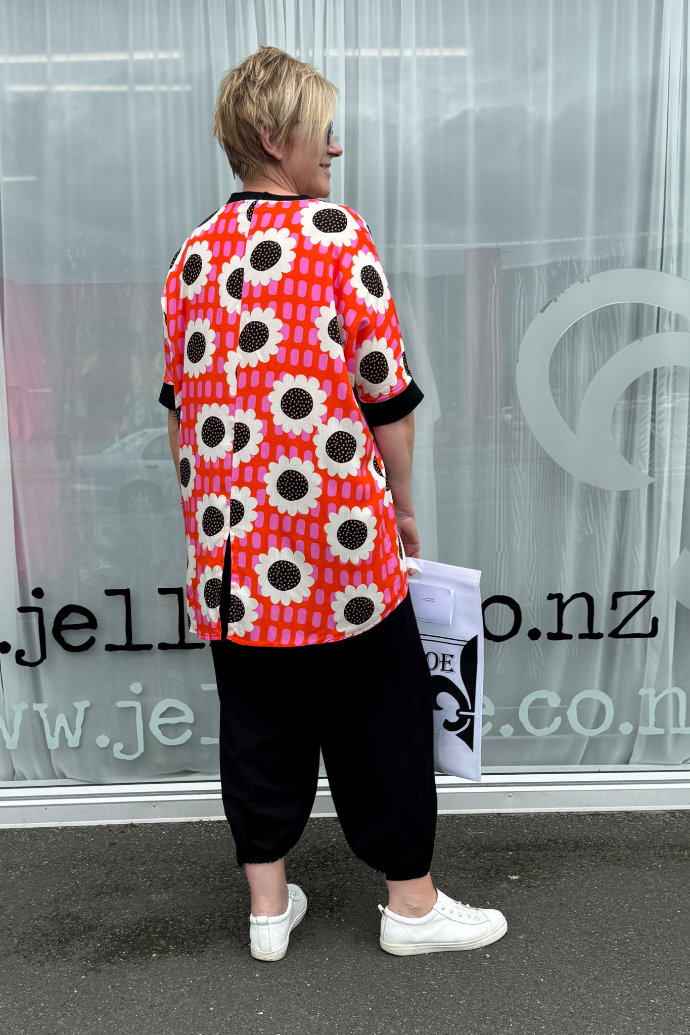 Retro Punch - Relax Tee