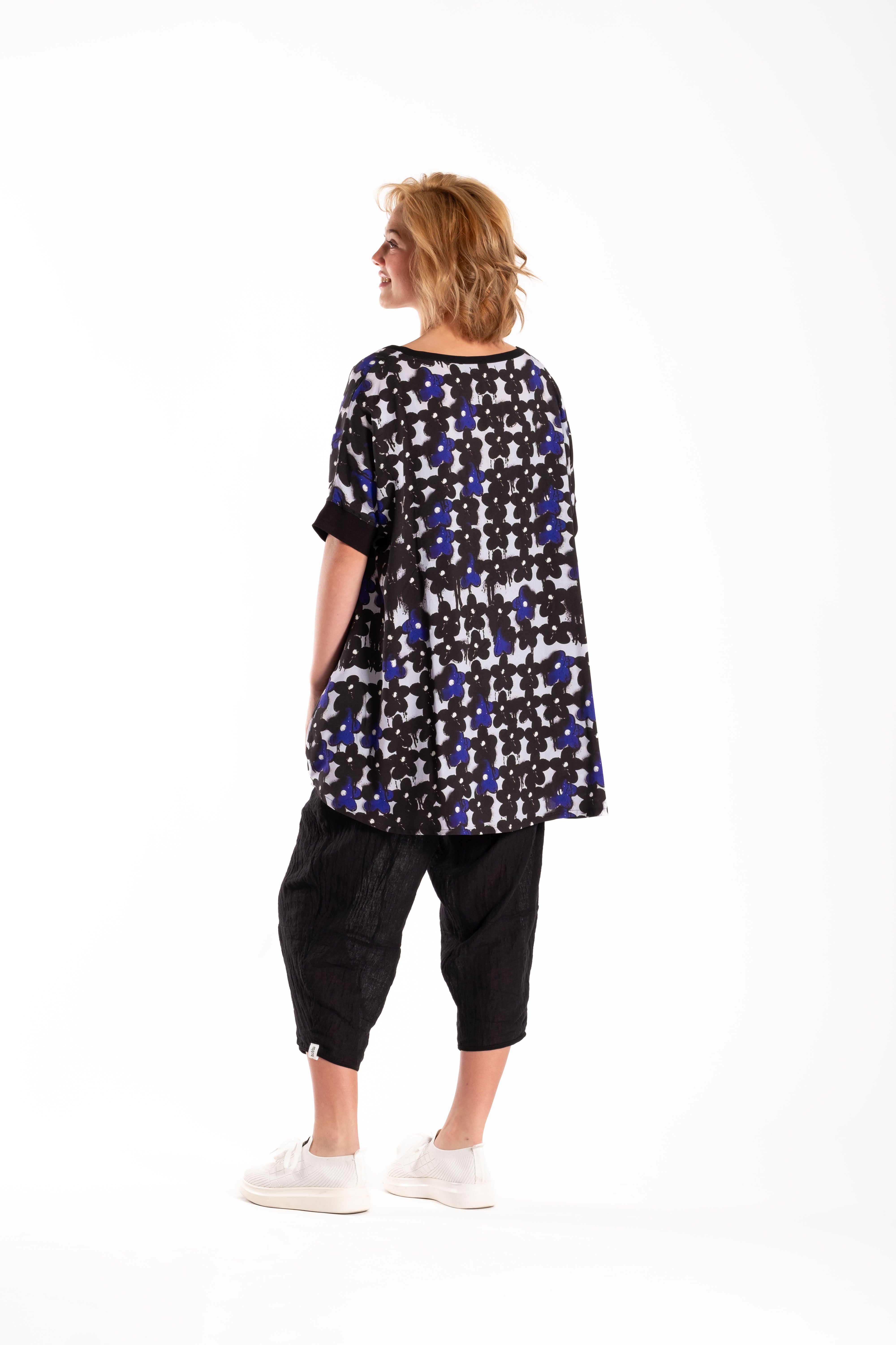 Leese Top Daisy Graffiti