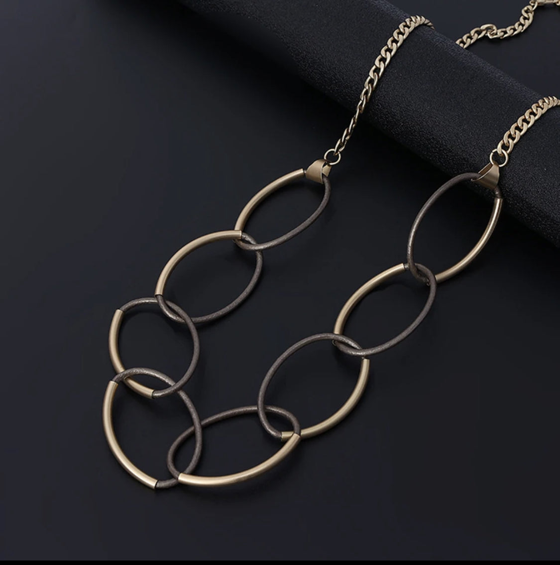 Necklace Metal Linked by Gold